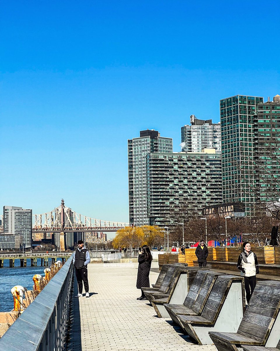 Please take my picture at Long Island City moment - Beautiful 😍 💞💞 #nyc