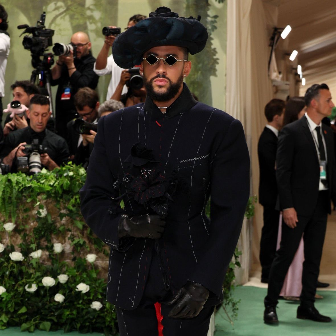 ¡Fin del misterio! 😱 <a href="/sanbenito/">Benito Antonio</a> sorprende con este outfit en el #MetGala 2024 🤩