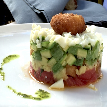 Ingredients:

- Blanched, peeled tomatoes

- Avocado

- Slaoui zucchini

- Toasted bread cubes

- Boiled white Beldi egg

- Beldi crispy yolk

Instructions:

How to Prepare:

- Begin by blanching a tomato, peeling off the skin, and slicing it.

africancontents.com/veggie-tartare…