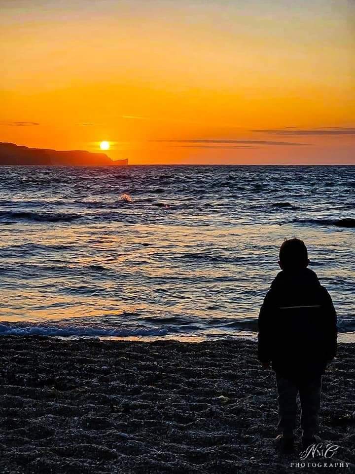 Beautiful sunset in Ballycastle tonight. 🌇 #ballycastle #NorthernIreland #northcoast #visitcauseway #causewaycoast #photography #beautiful #sunset