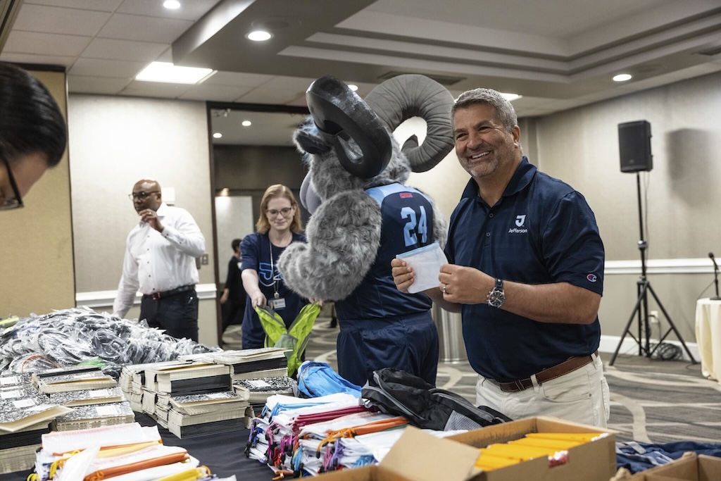 Over 200 Jefferson leaders, including CEO Dr. Joe Cacchione, volunteered across Camden County on May 1 to support the Bicentennial Service Initiative of 200,000 service hours. #Jefferson200 👉 Help us reach our goal by logging your volunteer hours: brnw.ch/21wJwmD