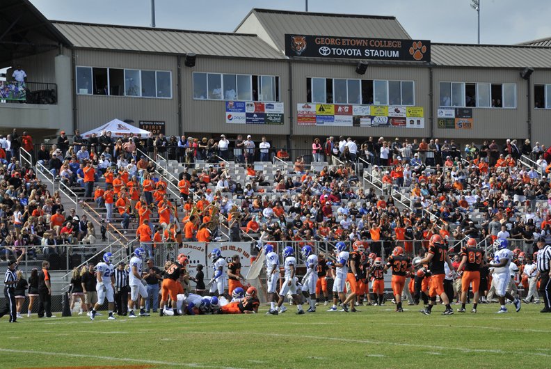CFBHome's tweet image. Stadium of the Night 🌚

🏟️ Toyota Stadium 
📍Georgetown, KY
✅ Capacity 5k but expandable to 20k

Home of @Gtown_Football 

#GoTigers🟠⚫