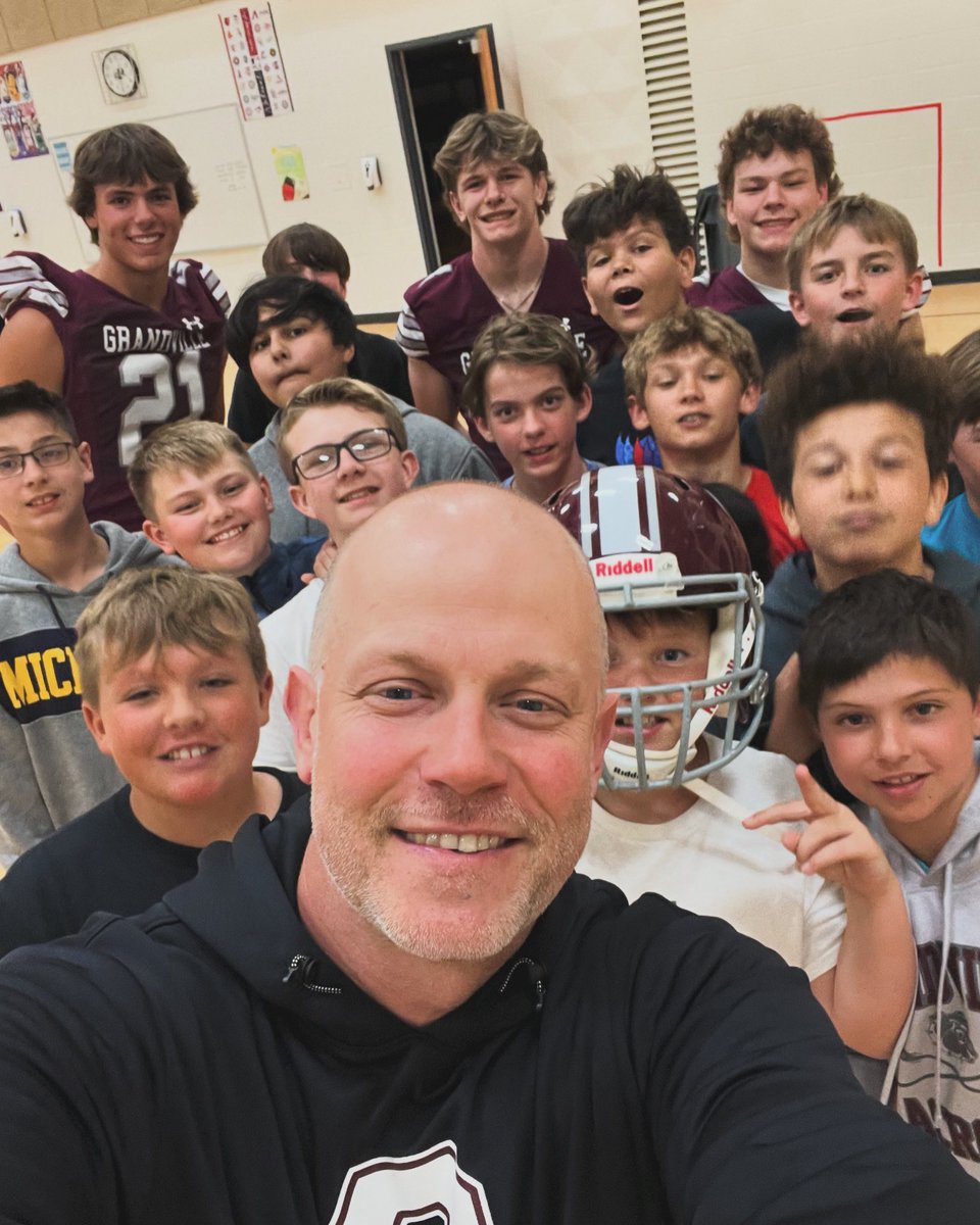 Great talking Bulldog Football with these class of 2030 DAWGS from West Elementary. Register for Bulldog Youth, 78er, and High School Camps with Grandville Community Ed. #LetsGoDawgs