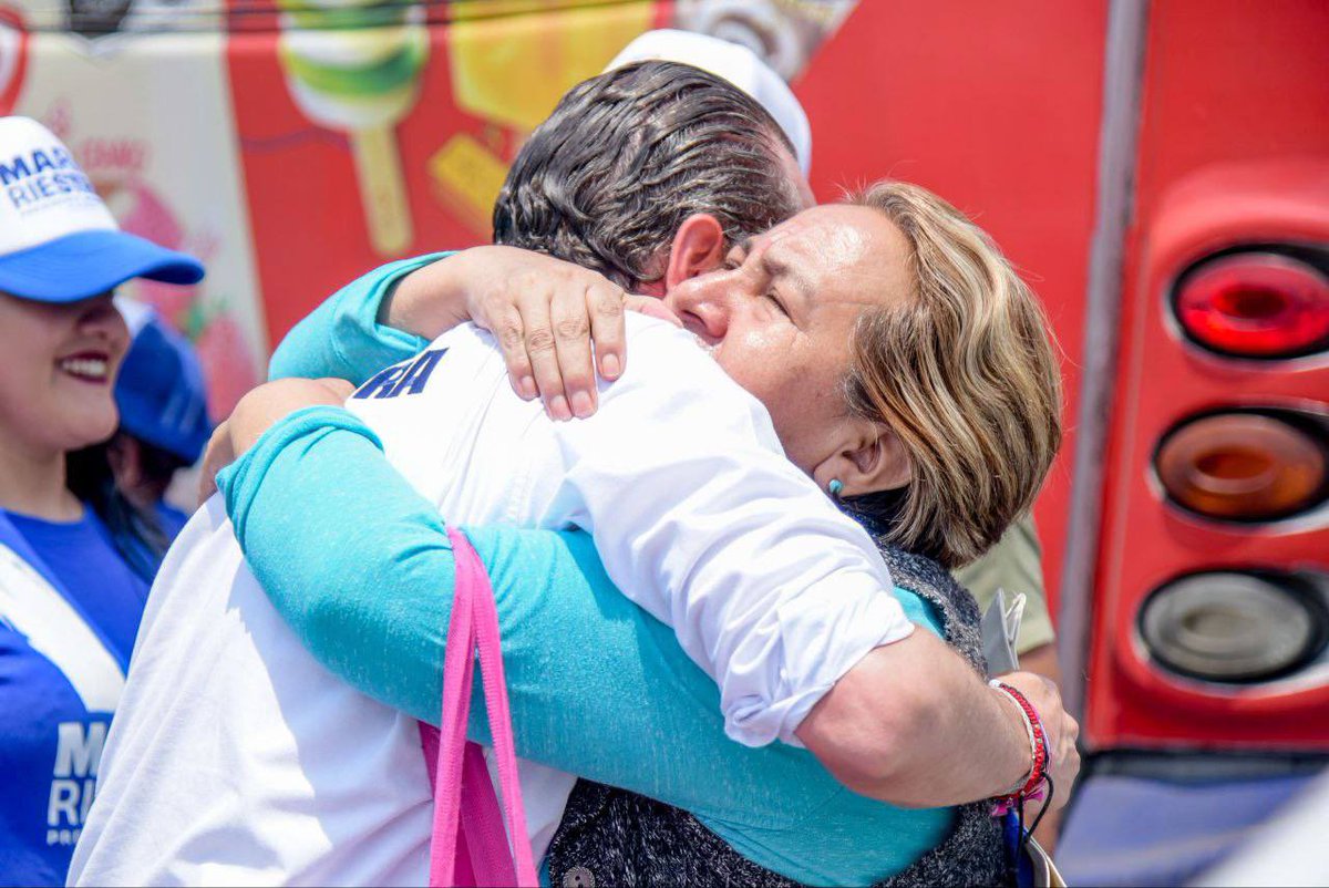 marioriestra's tweet photo. Caminar las calles de Puebla nos permite conocer el sentir ciudadano. Es un gusto platicar con las y los poblanos sobre las propuestas de este gran proyecto.

¡Vamos a ganar! 

#ContigoVieneLoMejor https://t.co/jJcCzcYYf6