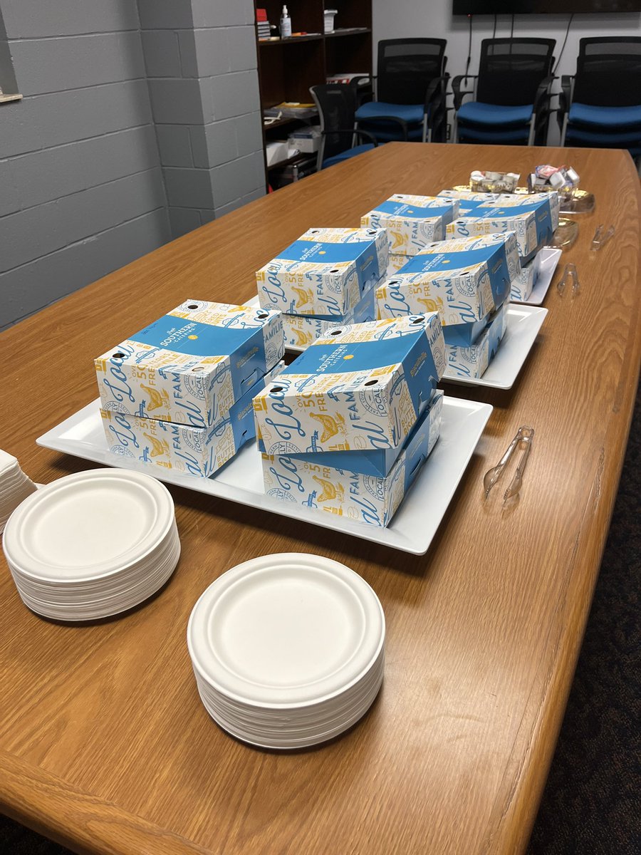 @oberlinmiddlepta officially celebrated Staff Appreciation in February, however, what a wonderful surprise to begin the spring Monday in a delicious way. Thanks @oberlinmiddlepta !!