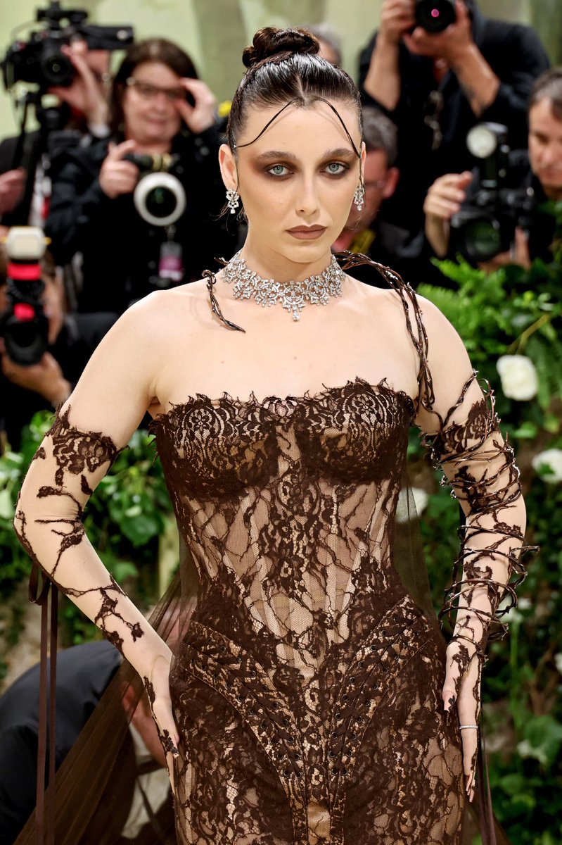 saintdoII's tweet photo. not a single angle where this custom jpg look doesn’t look breathtaking it’s so well executed…. we’re just starting but it’s def gonna end up in the top 5 by the end of the night emma chamberlain I wasn’t familiar with your game https://t.co/eNgEuwQvYD