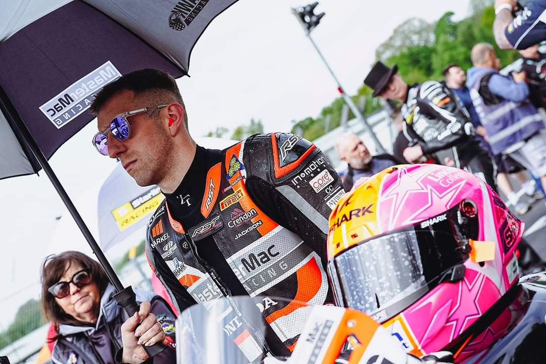 leejacksonfans's tweet photo. Oulton Park, over and out! ✌🏻 Lee fought hard in both races today to bring home two 11th place finishes. He added 12 more important championship points to his tally this weekend and currently sits 13th in the riders standings. https://t.co/ukd4yyOpyf