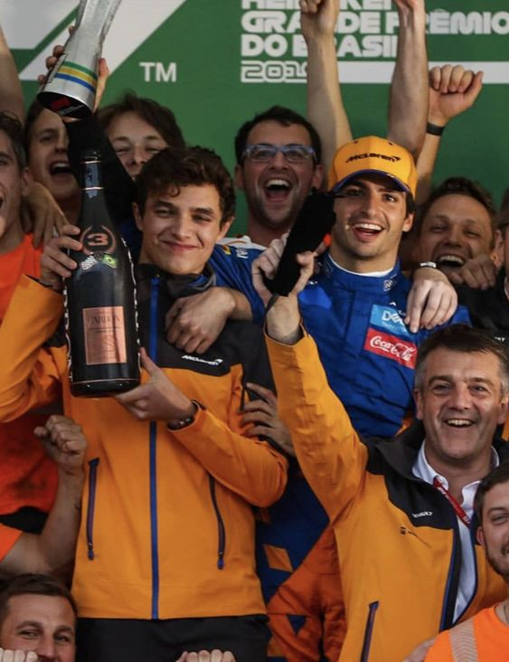 sculptsainz's tweet photo. lando wins his first race when ferrari is wearing blue. making him and carlos be papaya and blue again, just like in carlos first podium

oh carlando, I love you so https://t.co/A3c0rHYmAx