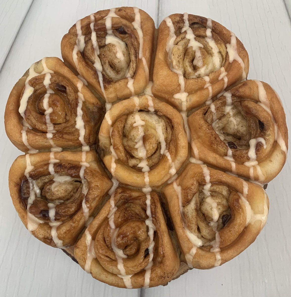 Fancied some Cinnamon buns, which I baked in my @NordicWareUK pull apart Cinnamon bun #bundt pan. I made a light icing of lemon curd, mixed with icing sugar & a little lemon juice.