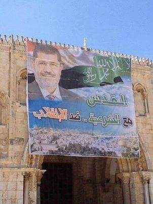 عندما فاز د. محمد مرسي برئاسة مصر إحتفل (أهل) فلسطين 
وعند إنقلب عليه السيسي إحتفل (مستوطنو) فلسطين .