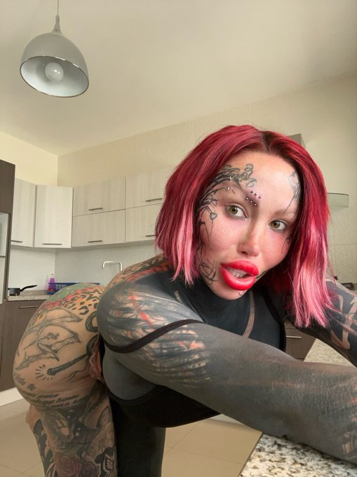 👅👅👅👅 https://t.co/Yr9aR4bxBK