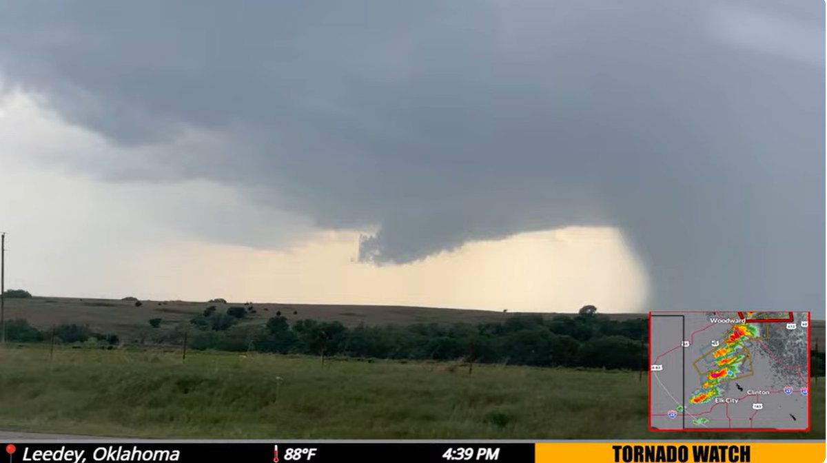 Developing wall cloud near Leedey, Oklahoma LIVE NOW - youtube.com/watch?v=c8qmvm…