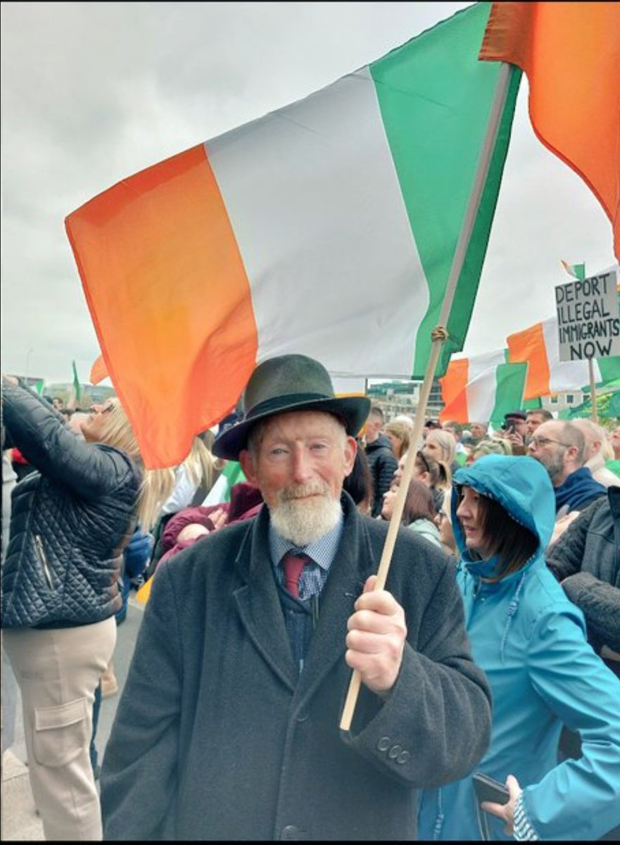 A true Irish man at today's historic protest in Dublin. The corrupt political establishment's villification of Irish people as 'racist' 'far-right' and, more recently, 'terrorist' for opposing the imposition of mass immigration into our country has resoundly FAILED. The brute…