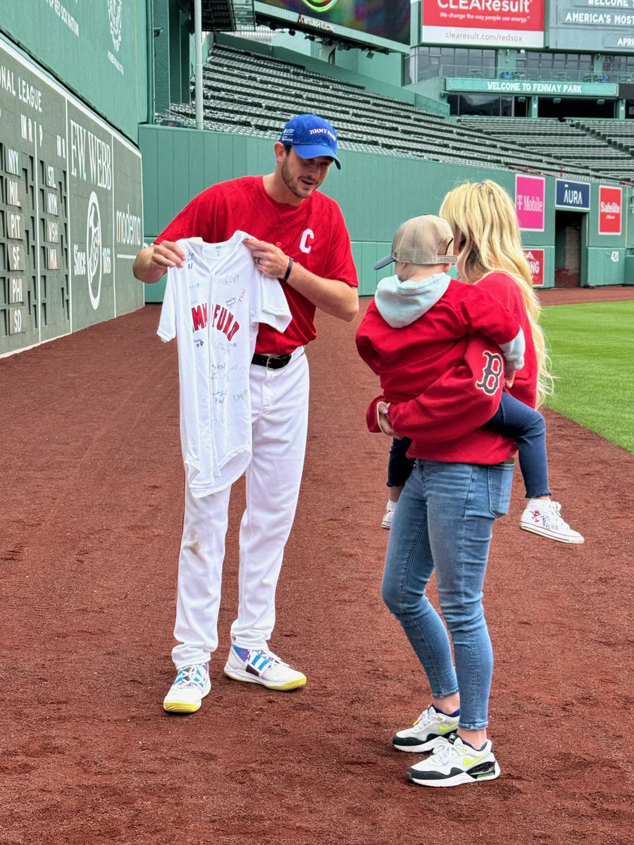 Two-time Jimmy Fund Captain, Garrett Whitlock, has already made an important impact in the lives of patients and families at Dana-Farber. Patients designed and gifted this one-of-a-kind jersey to the Jimmy Fund Captain during a special photo shoot at @fenwaypark last week, where