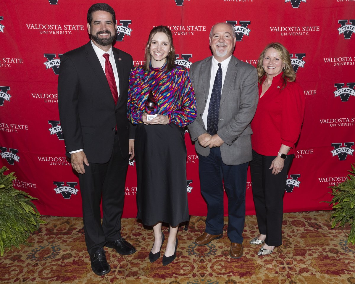 Leigh Ann Overlaur of Valdosta, Georgia, is the recipient of Valdosta State University’s 2023-2024 College of Humanities and Social Sciences Outstanding Student Award. bit.ly/4b35t1p #VState #BlazerNation 🔥