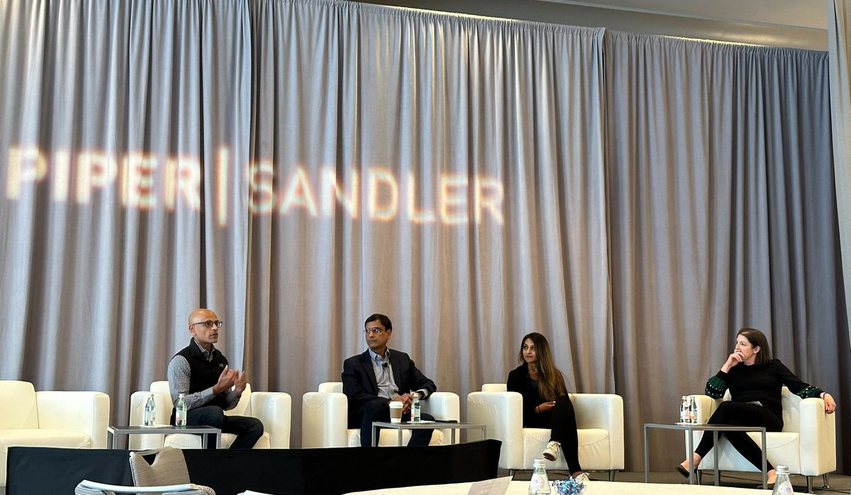 🌟 What a panel at the @Piper_Sandler Cybersecurity CEO Summit! Our CEO @jayparikh joined @rinkisethi (CISO at @billcom) and @ratant (CEO at @tigeraio) today for a fantastic session on #cloud security. Thanks to all for a great conversation!💡
