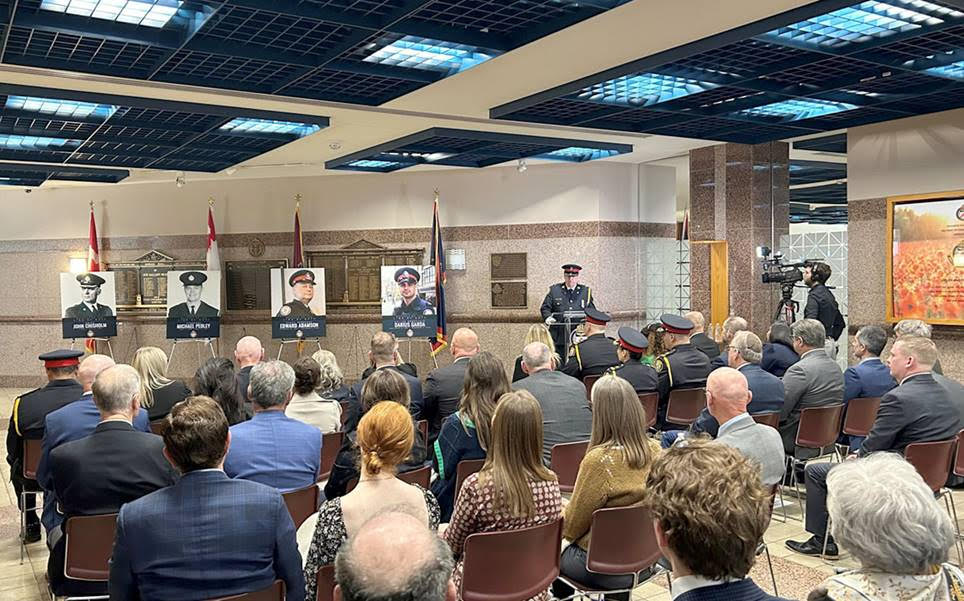 Last week, in a private ceremony at @TorontoPolice headquarters, members of the Service joined the families of the initial officers being added to the new Honour Wall memorial to commemorate the service and sacrifice of TPS members who have died Because of the Line of Duty. A…