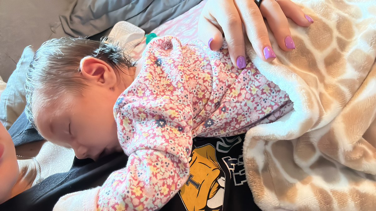 msbailsxo's tweet photo. Soaking in allll the contact naps I can get 🩷 https://t.co/RA9U0uZDXb