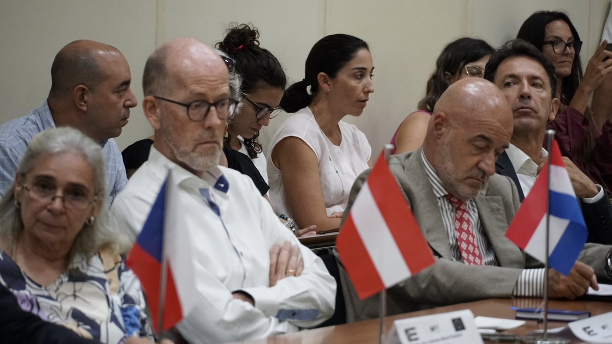 Esta tarde,como parte de las actividades por el mes de Europa en #Cuba🇨🇺, se desarrolló el Coloquio de la Unión Europea 🇪🇺, en el @ISRICuba

Participaron representantes del cuerpo diplomático acreditado en Cuba, funcionarios de @CubaMINREX, profesores y estudiantes del ISRI.