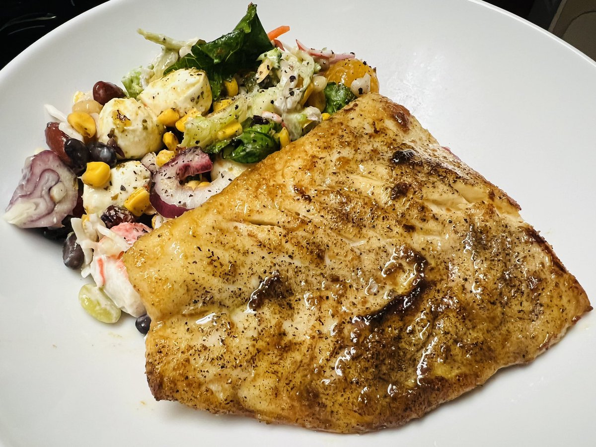 Been craving fish like three times a week for the last several weeks, but always with a salad and some garlic bread. Tonight, it’s a nice piece of pan seared grouper and the kitchen smells so good. 🍽️🐟🥗😋