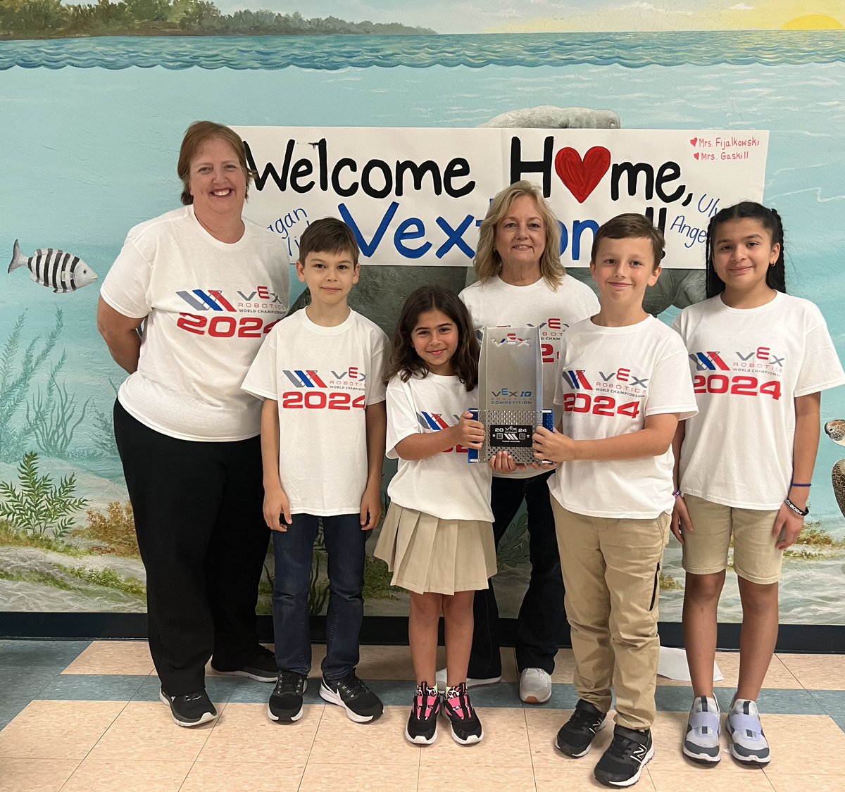 Our Vextrons have returned victorious. We are so proud of them for earning the Think Award at the Robotics World Championship in Dallas, Texas. #Robotics #Steam @ManateeBayElem #Broward