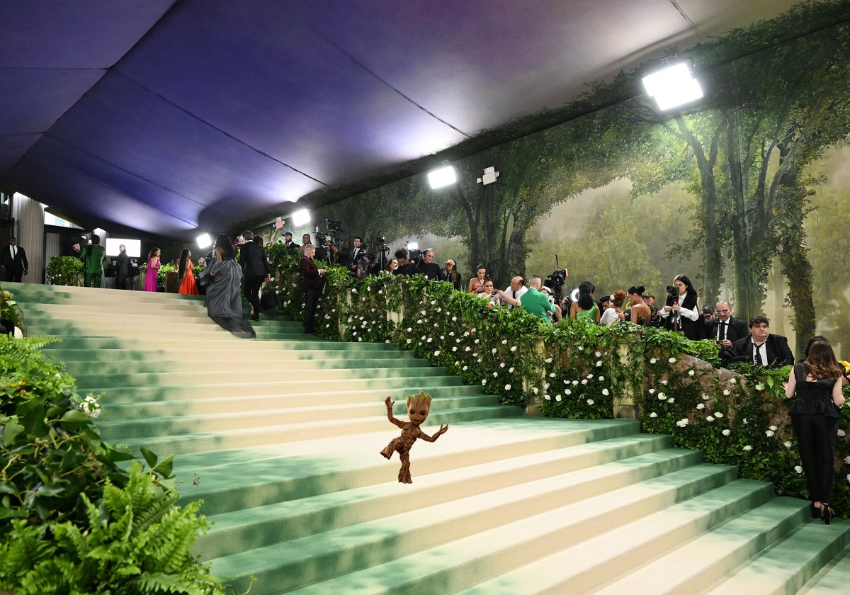 Baby Groot has arrived to the #MetGala