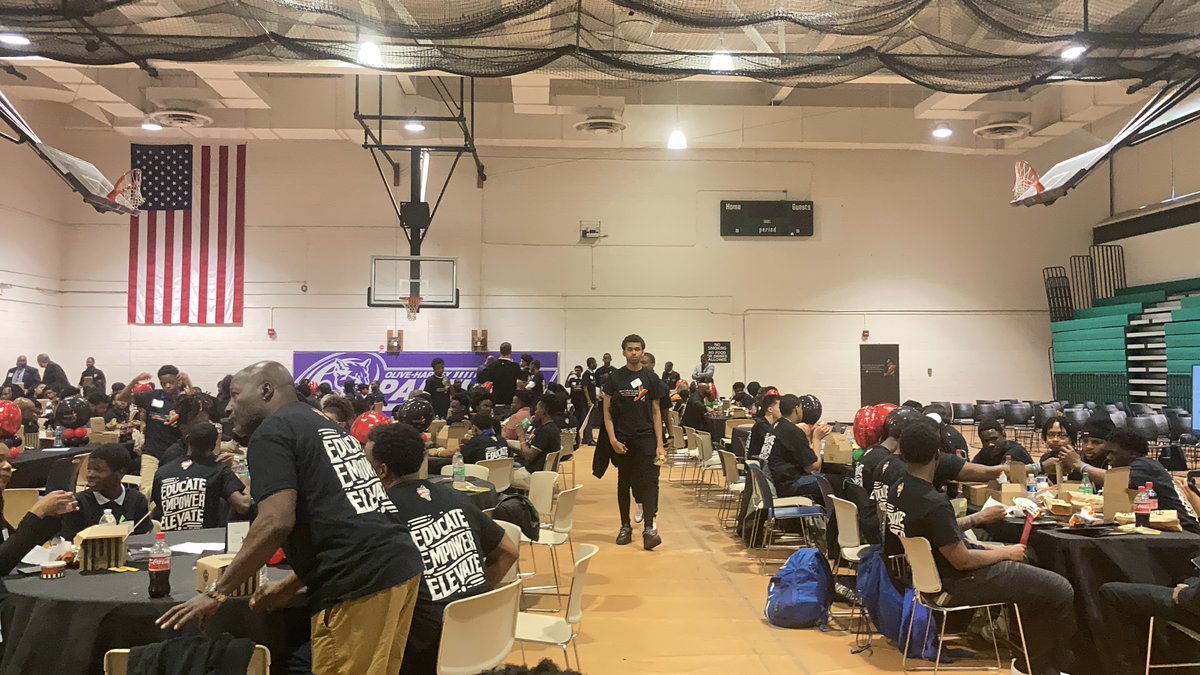 Big day for Black Male Student Success! Over 200 students & CPS leadership joined our #UBME initiative at @OliveHarvey_CCC! Huge thanks to @ChiPubSchools for their support. #Educate #Elevate #Empower @ChicagosMayor @ABC7Chicago @nbcchicago @cbschicago @Suntimes @chicagotribune