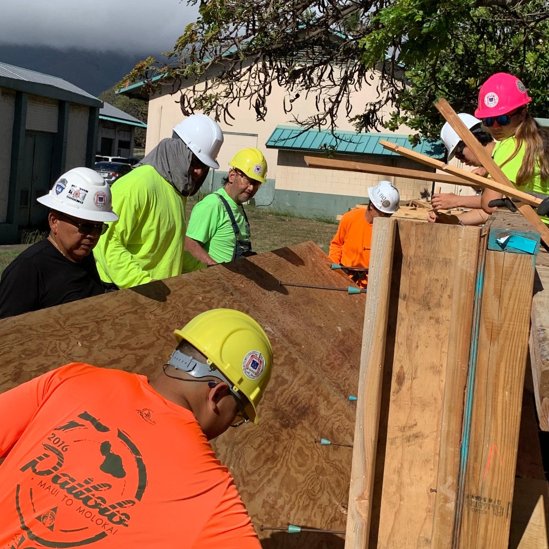 #GettingTheJob done involves personal motivation, but also teamwork. Shoutout to all the work crews who band together to #GetTheJobDone 💪
.
.
#HCATFHawaii #Teamwork #MotivationMonday #WorkCrew