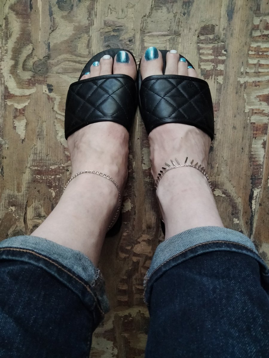 cbrown2211's tweet photo. @jessielynnsfeet I love metallic blue https://t.co/W6Mp9frmoZ