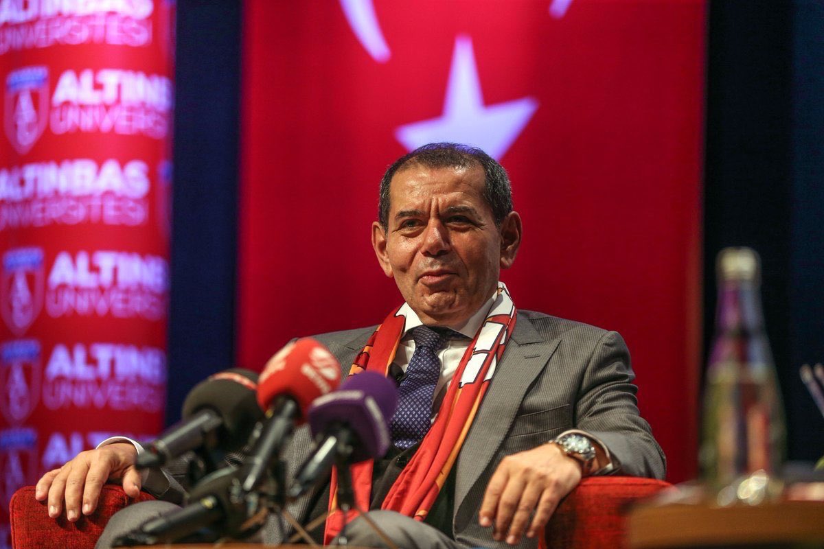 👀 Dursun Özbek: ‘‘Fenerbahçe 4. yıldızı takmadan biz 5'i takarız.’’

🗓️ 9 Kasım 2017