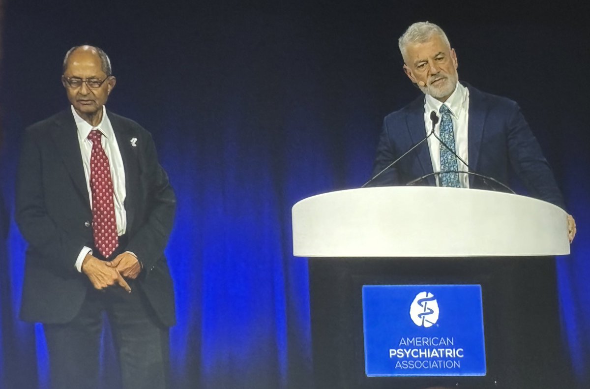 Honored to walk in the footsteps of mentors, sponsors and peers to become a distinguished fellow of the @APApsychiatric! And congrats to all of the Life Fellows, 50 year members, and other awardees of the #APAAM24 👏🏼👏🏼👏🏼