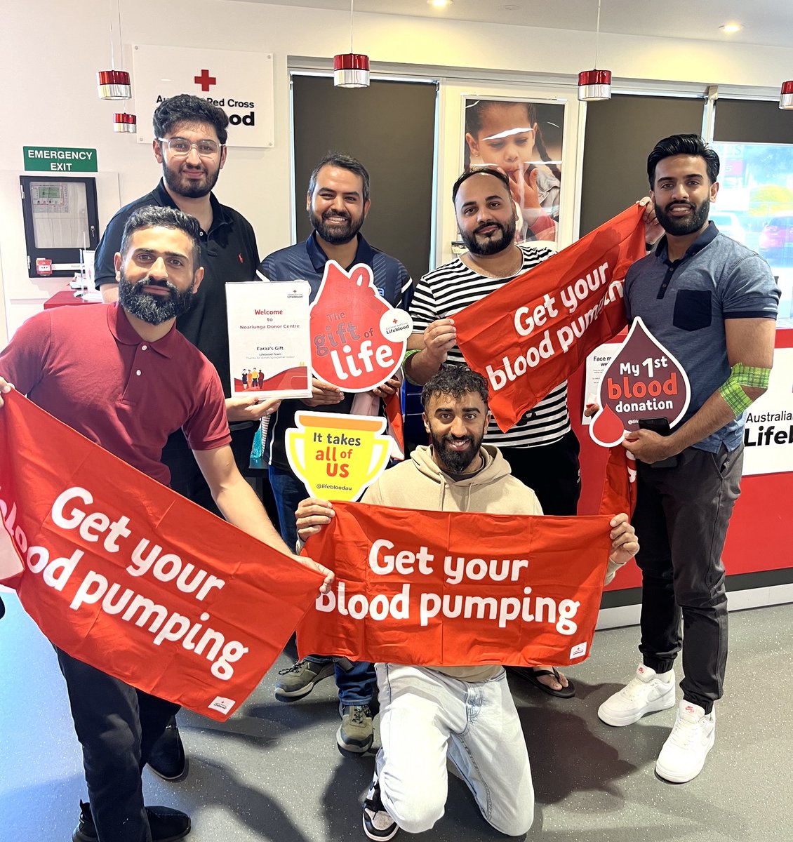 Coming together in honour of the very brave Faraz Tahir, members of the Ahmadiyya Muslim Youth Australia (AMYA) created a #lifebloodau Team ‘Faraz’s Gift’ with the goal to carry forward Faraz’s inspiring legacy of selflessness and commitment to helping others.