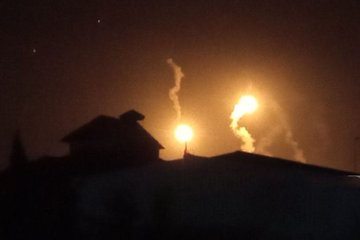 SoftWarNews's tweet photo. BREAKING:
Israel mengumumkan dimulainya serangan terhadap Rafah

Invasi kriminal Israel ke Rafah, tempat perlindungan terakhir warga Palestina di Gaza, telah dimulai.  

1,7 juta warga sipil yang terjebak di Rafah kini diserang melalui udara, darat dan laut, pada tengah malam. https://t.co/mwydMD7NBj