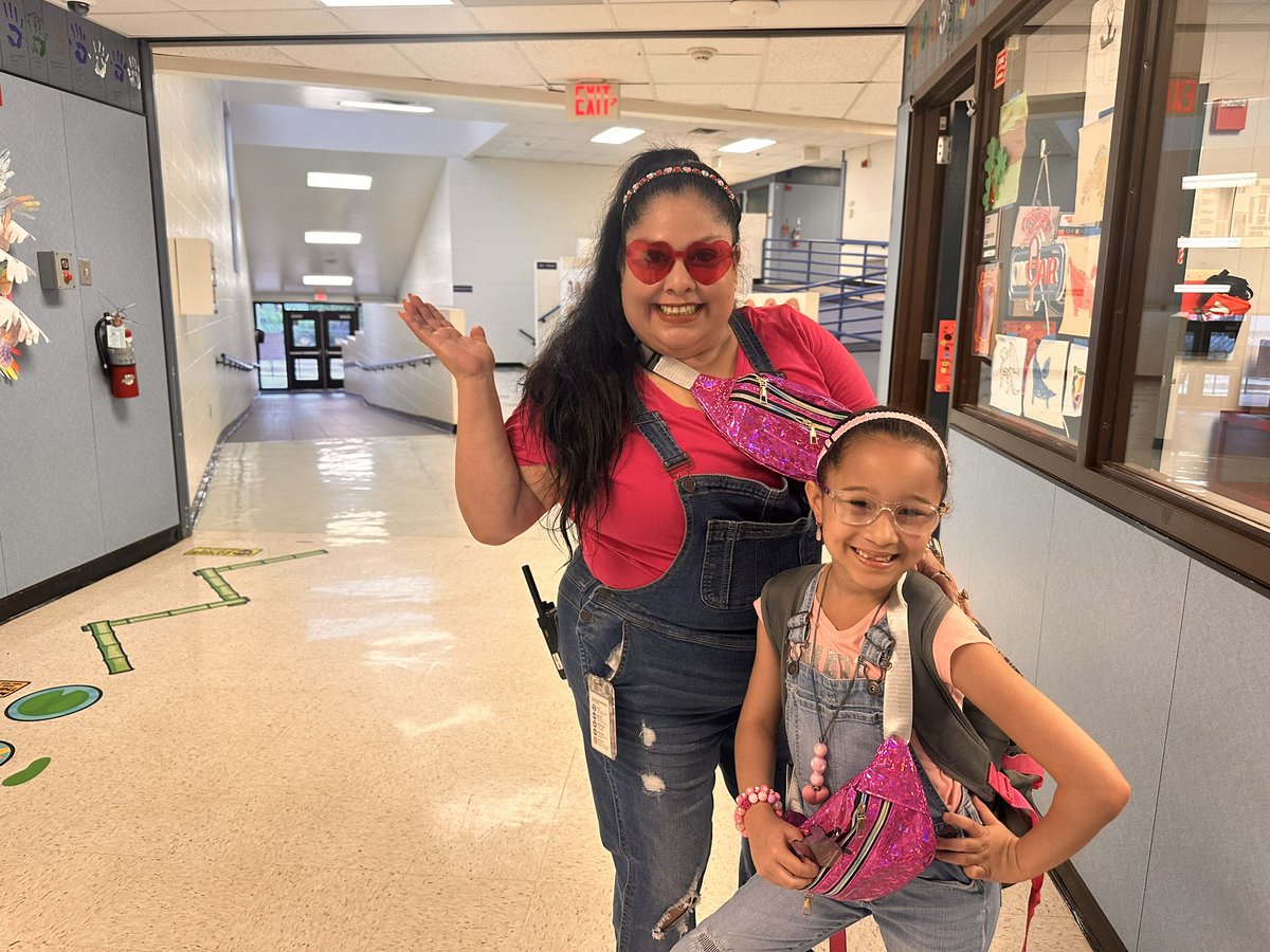Jacqueline Garcia (@gigemits) on Twitter photo “I’m HER tech twin!” #TeacherAppreciationWeek #themetgalaschooledition <a href="/RRISDTech/">RoundRock Technology</a> <a href="/BCE_BlueJays/">BrushyCreekElementary</a> “I’m HER tech twin!” #TeacherAppreciationWeek #themetgalaschooledition <a href="/RRISDTech/">RoundRock Technology</a> <a href="/BCE_BlueJays/">BrushyCreekElementary</a>