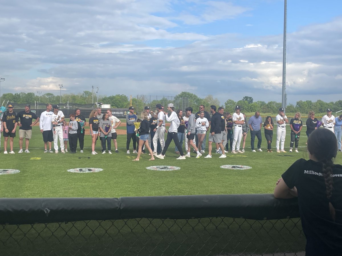 Congrats ⁦@oriole_baseball⁩ Seniors!! Let’s finish this season strong!