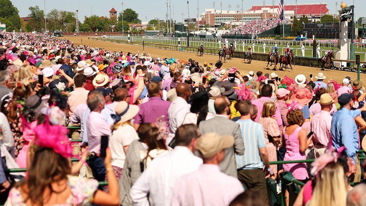 Popular traditions of the Kentucky Derby, from mint juleps to large headwear
Full Article:
 buff.ly/3WjeIWL 
 #blog #gaming #news #sport #tech