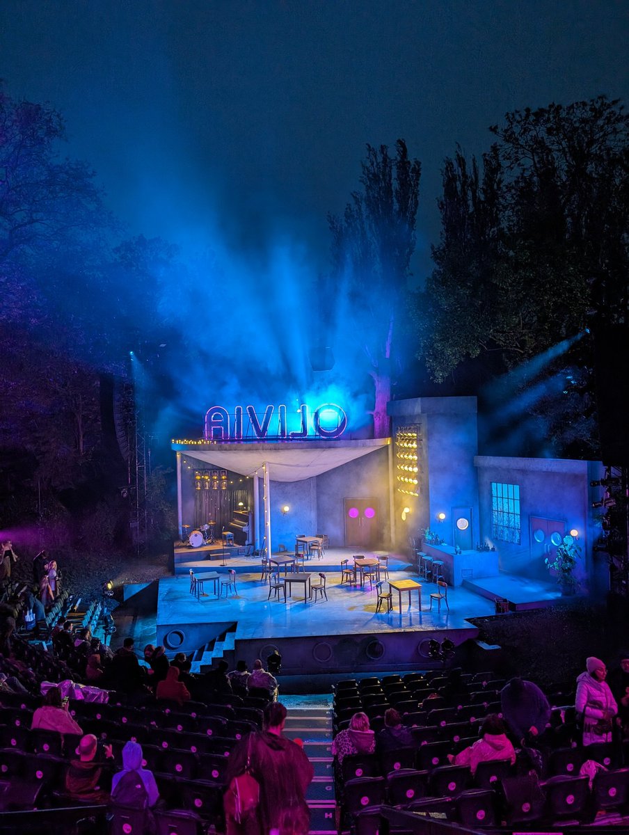 In which olivia is Bette davis and antonio gets a happy ending and yay.
...is it now a rule that Antonio is scots?
#twelfthnight @openairtheatre