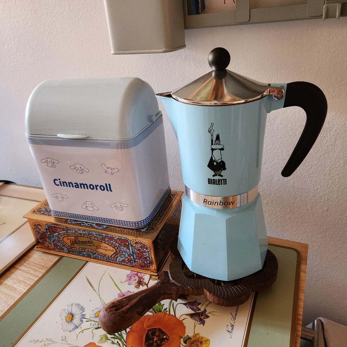 my second cheap drip coffee maker since moving out broke and instead of buying a 3d one i invested in a bialetti moka pot, look how cute