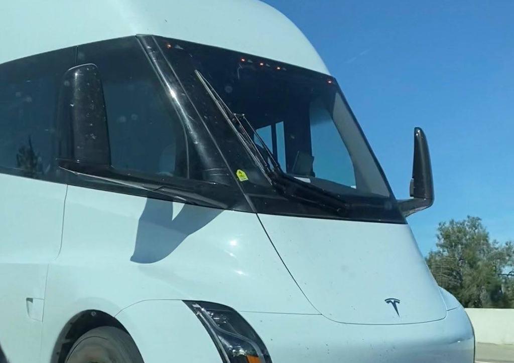 Walmart has apparently taken delivery of a Tesla Semi, as one of the electric semi-trucks was seen driving on a highway in California over the weekend. @elonmusk
