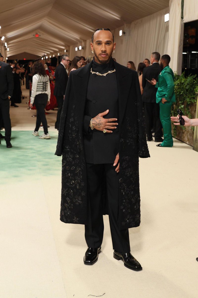 O homem está um luxo!
Conceito
Coesão 
E Ancestralidade

Ele é maior que a F1