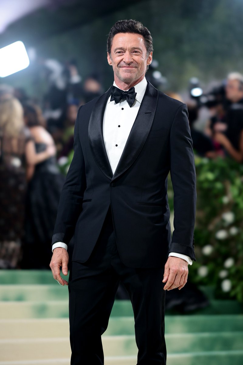 Love a classic suit on #HughJackman 🖤 #MetGala @iHeartRadio