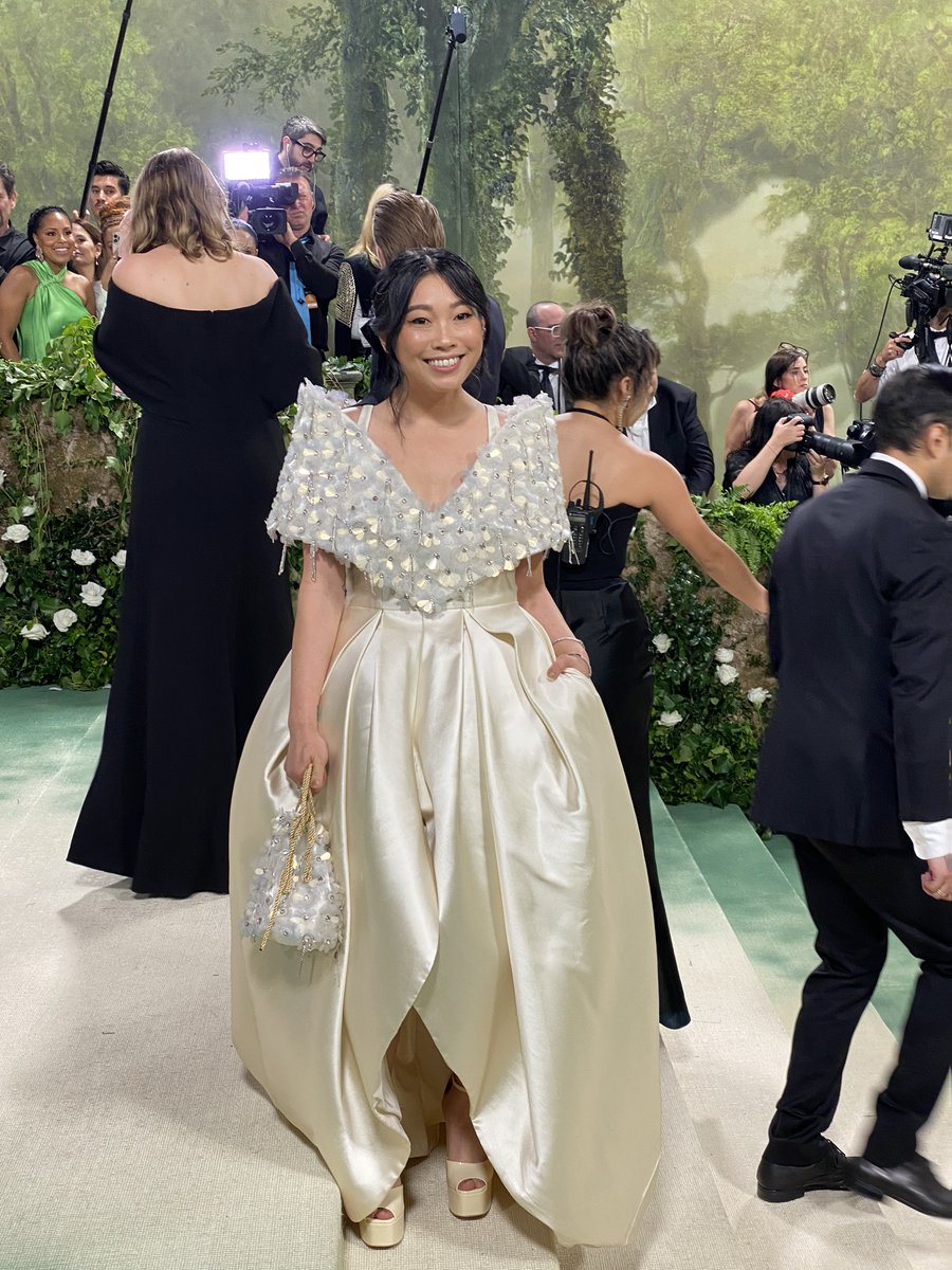 #Awkwafina is all smiles on the #MetGala red carpet. 💛