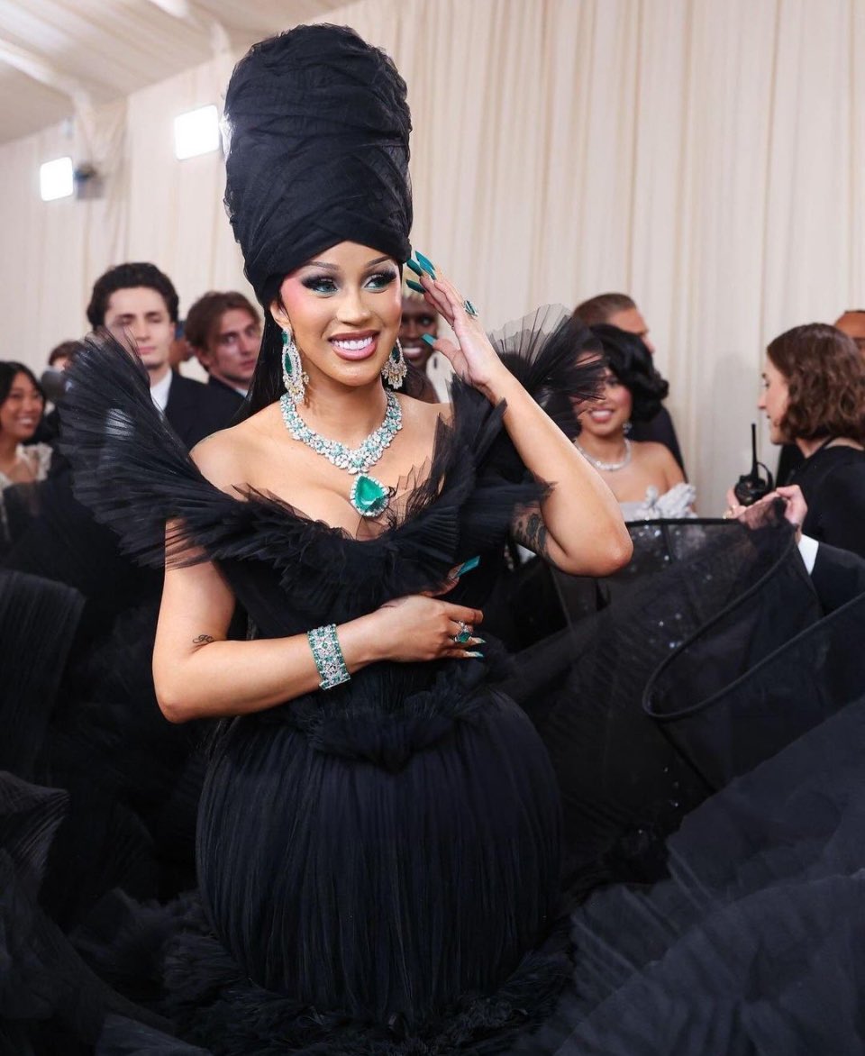 .@iamcardib you body this look 🖤 #MetGala2024