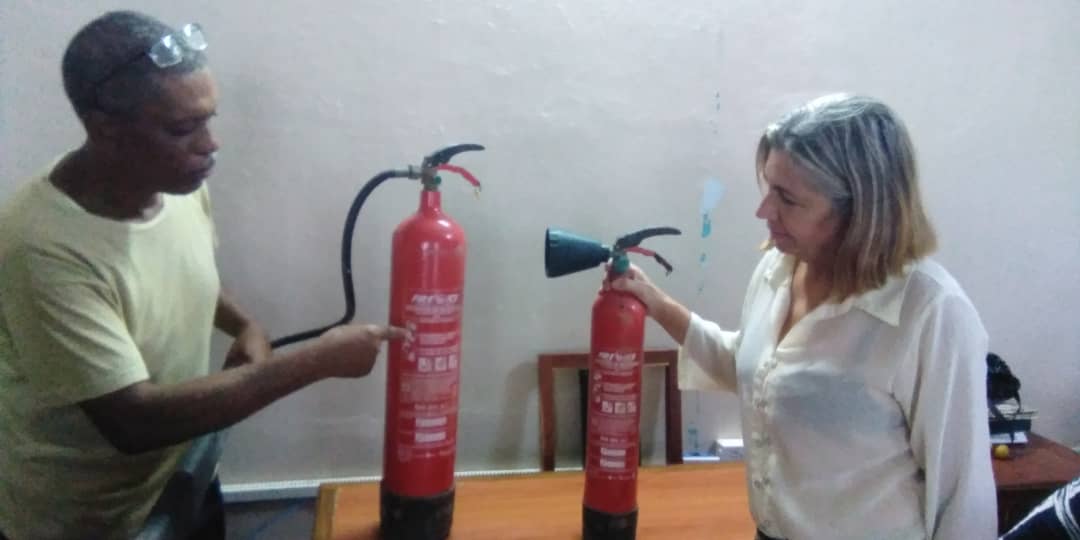 En la @dpsCiego se capacita a sus trabajadores en primeros auxilios contra incendios.
#CiegoAvila