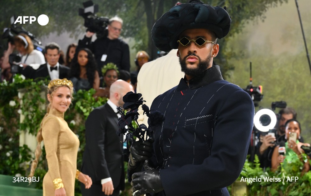 Showbiz elite descend on New York City for the annual #MetGala, with the dress code this year set as 'The Garden of Time' u.afp.com/5PKW