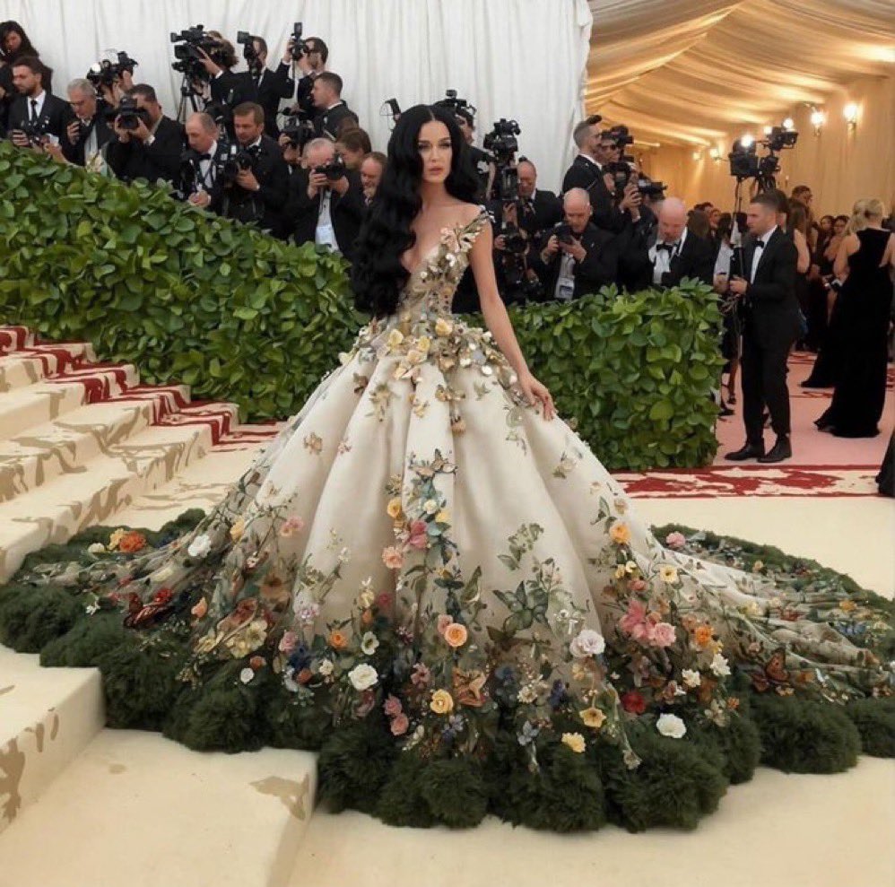 The one good Katy Perry look being AI generated…. oh i am so tired #MetGala