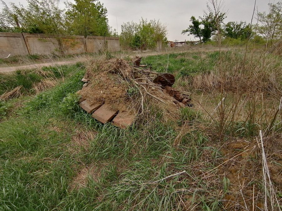 midobecker_1's tweet photo. #Topolske, #Izyum Region, #Kharkiv Oblast, #Ukraine 🇺🇦

A destroyed 🇷🇺T-72BA tank's turret belonging to Russia's 488th Motorised Rifle Regiment Western Military District. 

📝Though likely dating to Spring or Summer 2022, the loss appears to have been unaccounted for until now. https://t.co/tqwV5u4opg