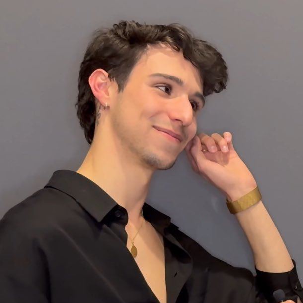 star_nothere's tweet image. 𝐬𝐤𝟖 𝐭𝐡𝐞 𝐈𝐧𝐟𝐢𝐧𝐢𝐭𝐲 | Social Media Au
#polvoron 
Dónde Paul se escapa de casa por las noches para asistir a carreras ilegales de skate.
O dónde a Álvaro, el chico nuevo del colegio, le llama totalmente la atención el chico callado de su clase.