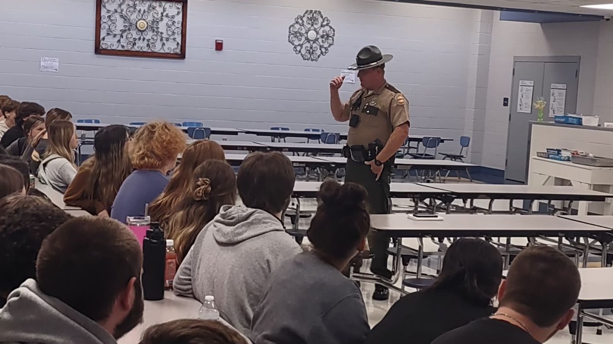 THPFallBranch's tweet image. Thank you to Clinch School in #HawkinsCounty for hosting Trooper D. Pierce today. Trooper Pierce discussed various topics including driving safety and answered many intriguing questions!  
#CommunityImmersion
#Educational
#DriveSafe
