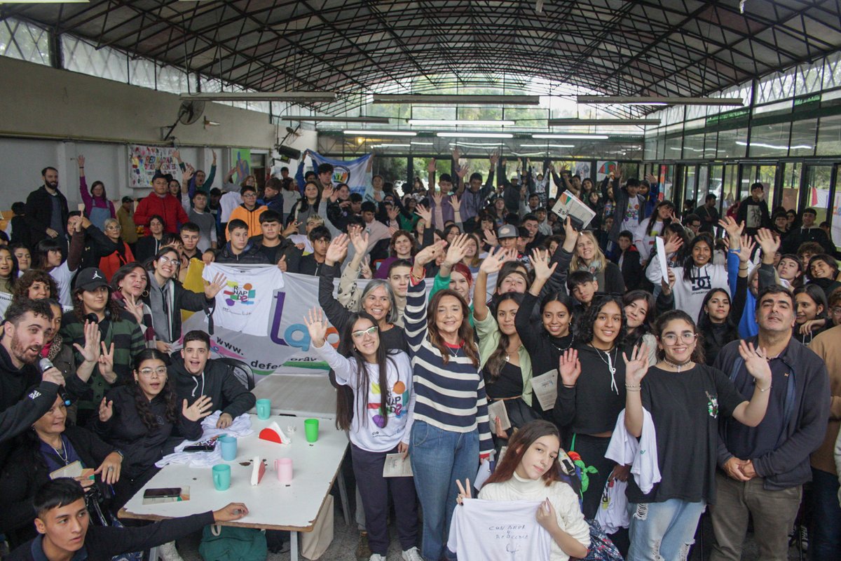 #LaDefe organizó el Encuentro Nacional de la Red de Adolescentes Promotoras/es de Derechos. Mas de 300 chicas/os del país compartieron experiencias, participaron de talleres sobre temas de su interés y dialogaron con la Defensora y el Defensor Adjunto sobre sus preocupaciones👇